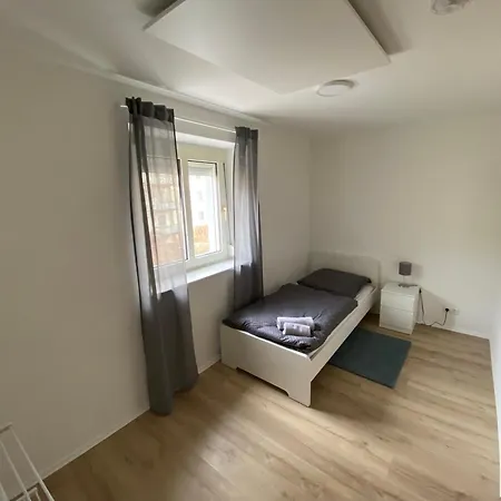 Komfortable Ferienwohnung, 3 Schlafzimmer Stadtmitte Apartman *