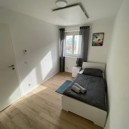 Komfortable Ferienwohnung, 3 Schlafzimmer Stadtmitte Apartman *