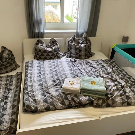 Komfortable Ferienwohnung, 3 Schlafzimmer Stadtmitte Apartman *